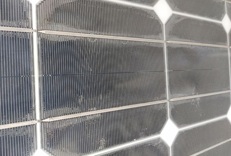 solar panel with delamination