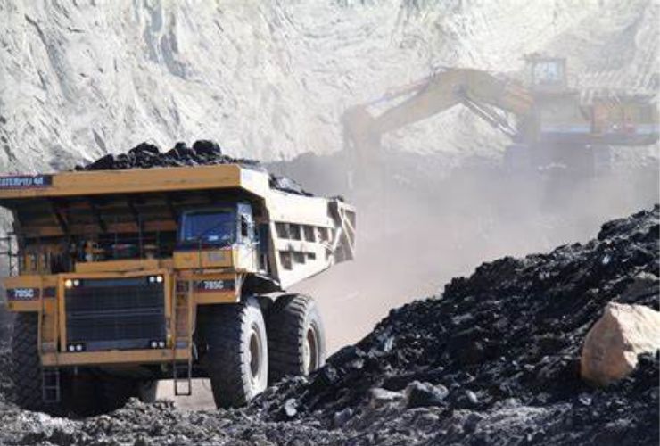 mining truck driving with a full load in a coal mine increasing CO2